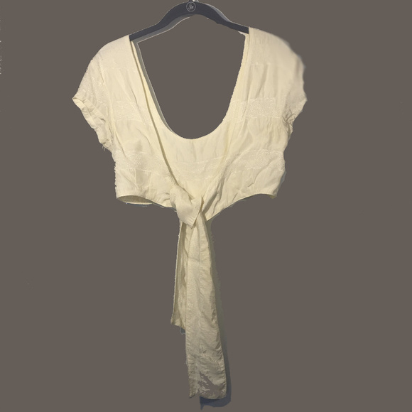 NO LABEL cute cream crop top - Picture 2 of 2